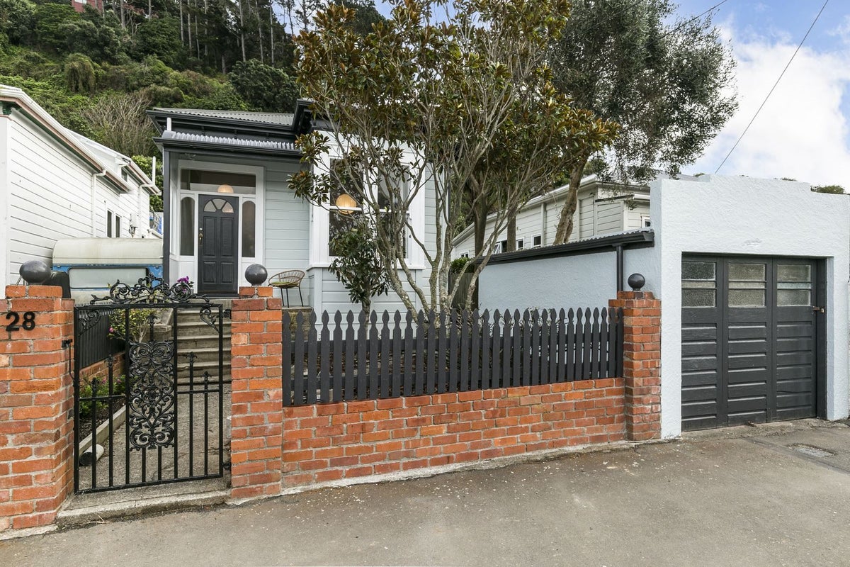 28 Derwent Street, Island Bay, Wellington - Carousel 22