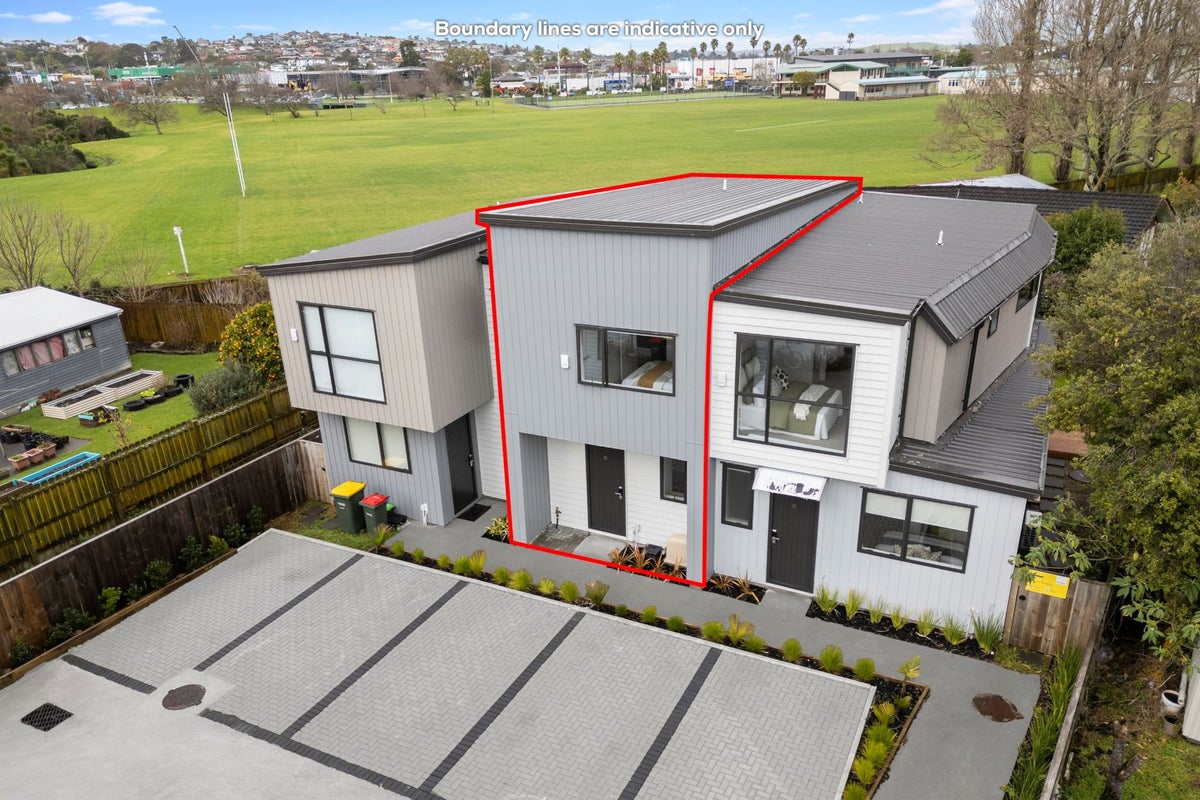 11D Mandarin Place, Half Moon Bay, Auckland - Carousel 1