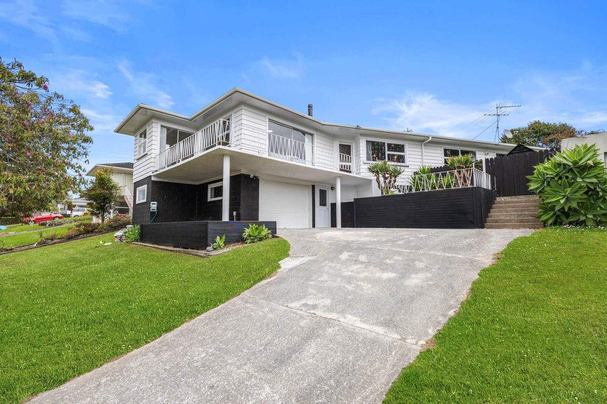 7 Lawrence Crescent, Hill Park, Manukau City, Auckland - Carousel 1