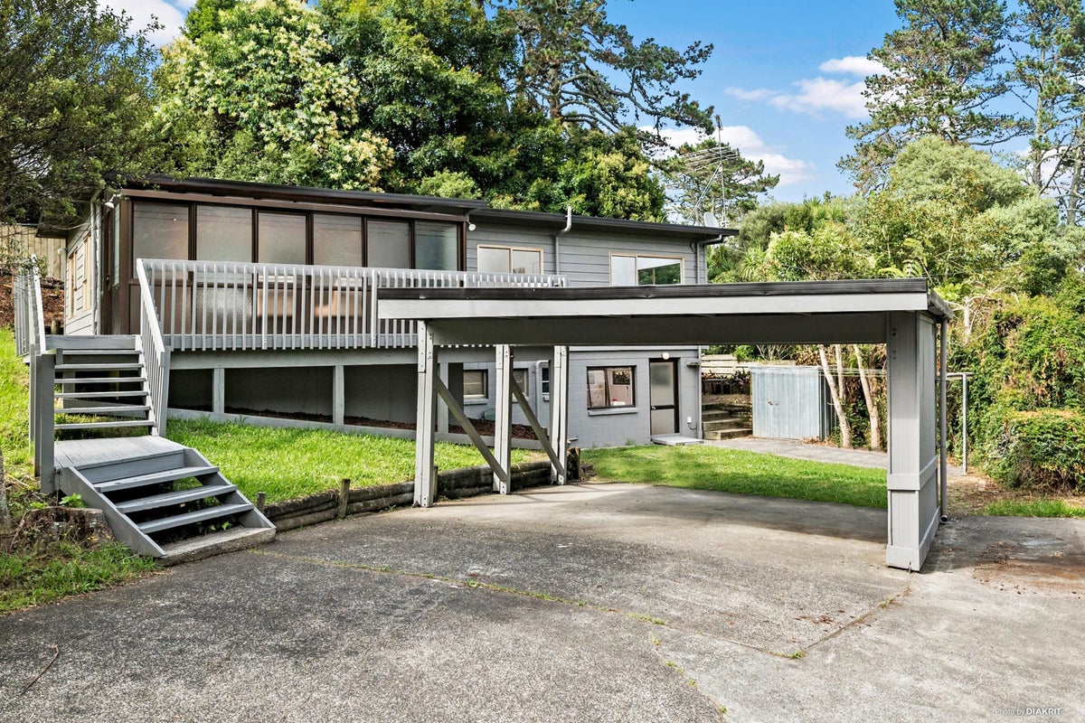 64 Woodlands Crescent, Browns Bay, Auckland - Carousel 1