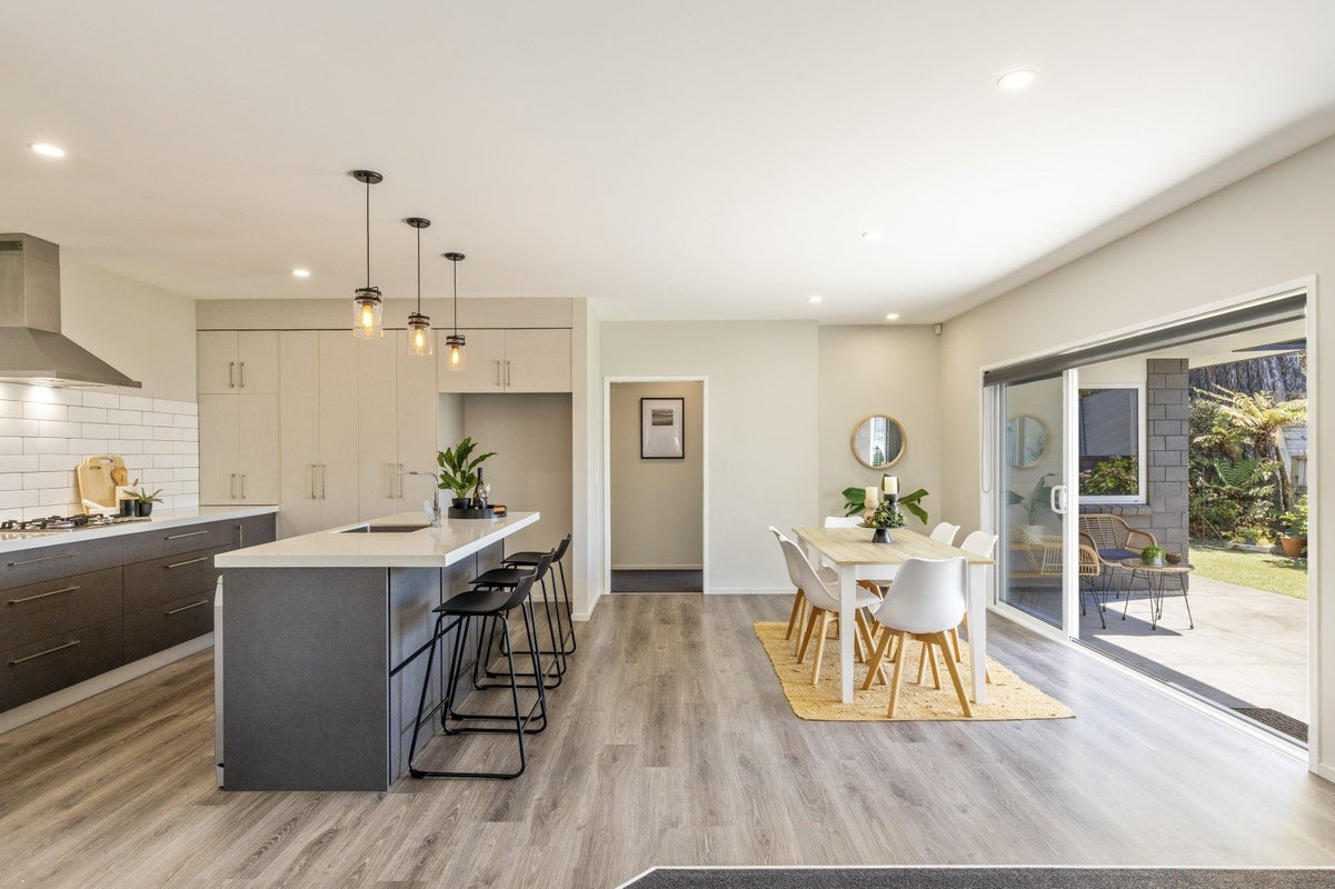 7 Frederick Place, Whalers Gate, New Plymouth - Carousel 2