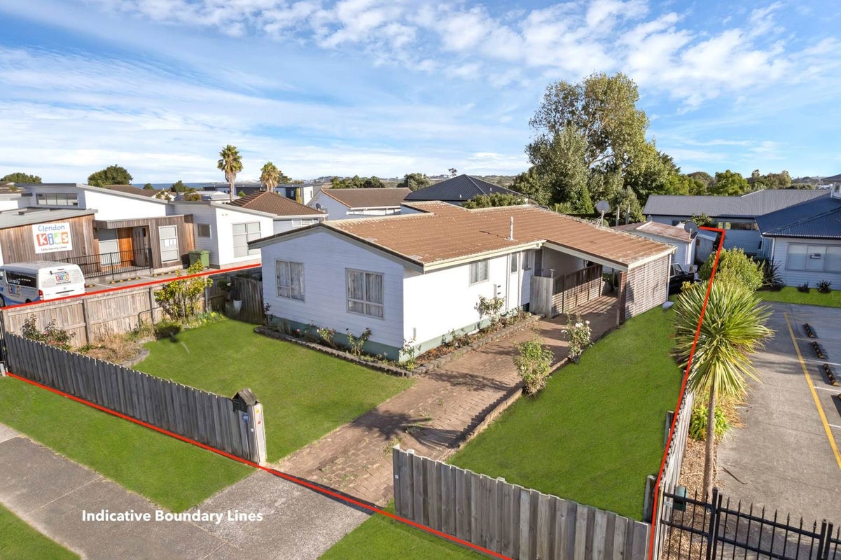 43 Burundi Avenue, Clendon Park, Auckland - Carousel 1