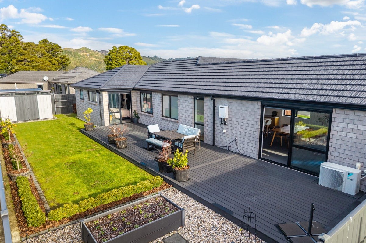 21 Te Kaeaea Crescent, Wallaceville, Upper Hutt - Carousel 2