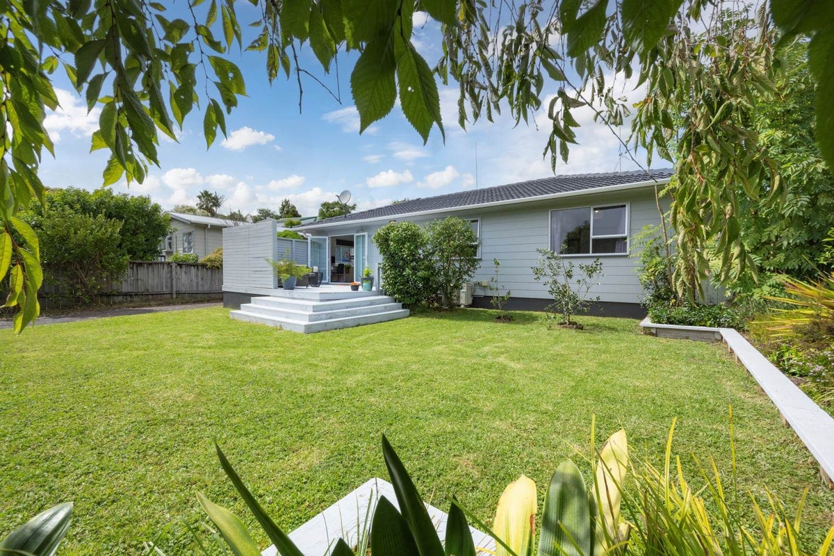 20 Annison Avenue, Glen Eden, Auckland - Carousel 1