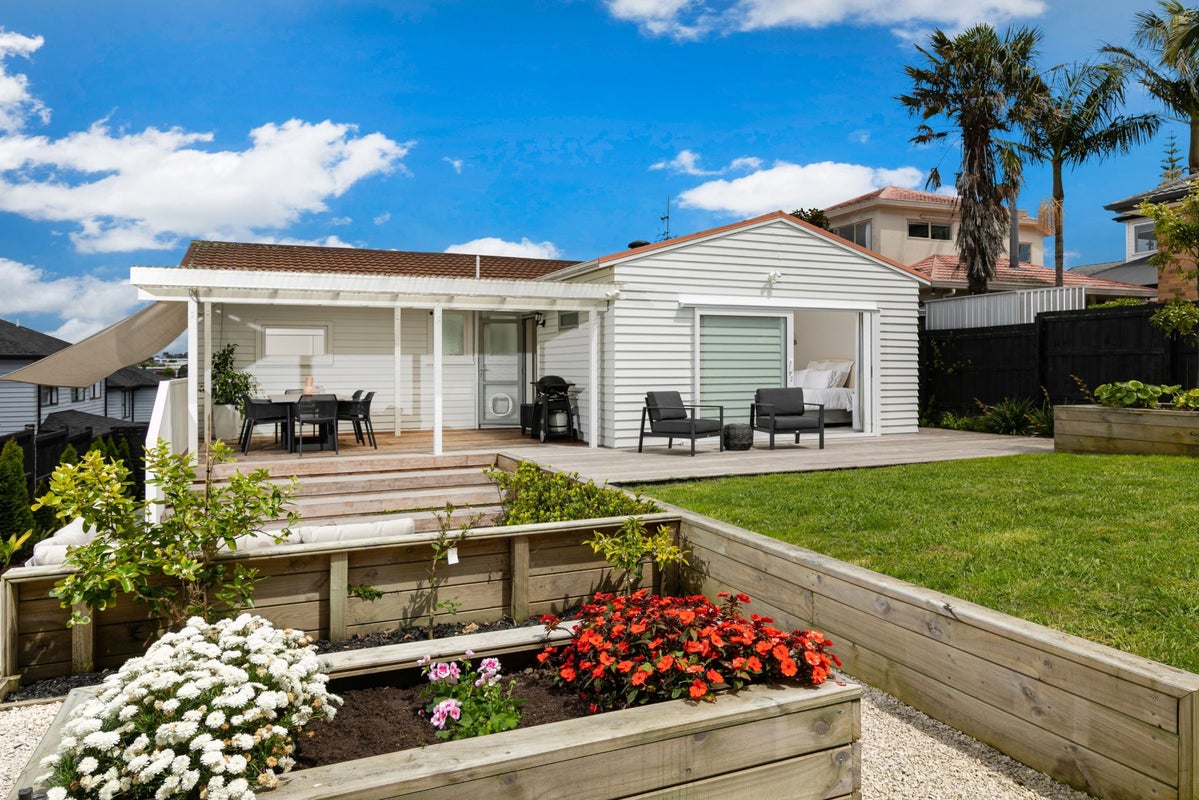 21 Lyttelton Avenue, Forrest Hill, North Shore City - Carousel 1