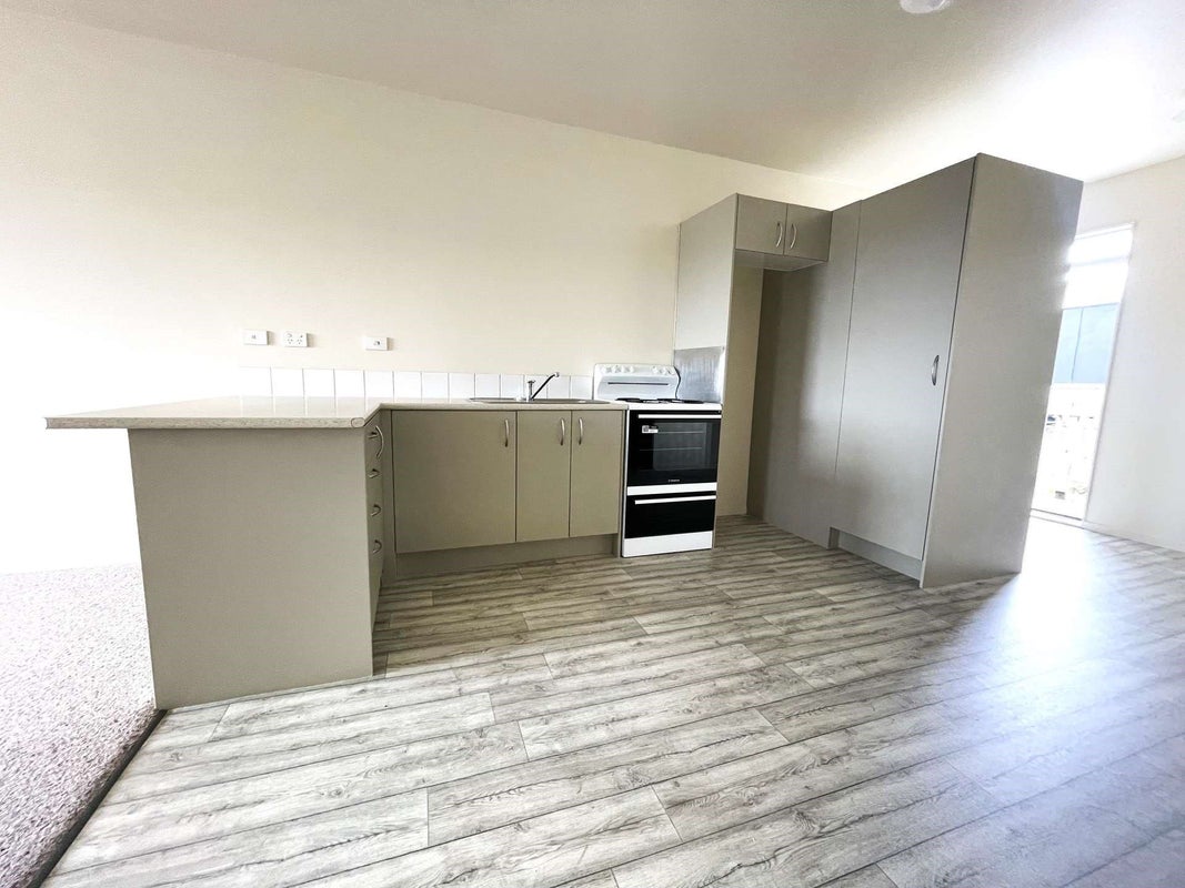 14/242 Great North Road, Henderson, Auckland - Carousel 1