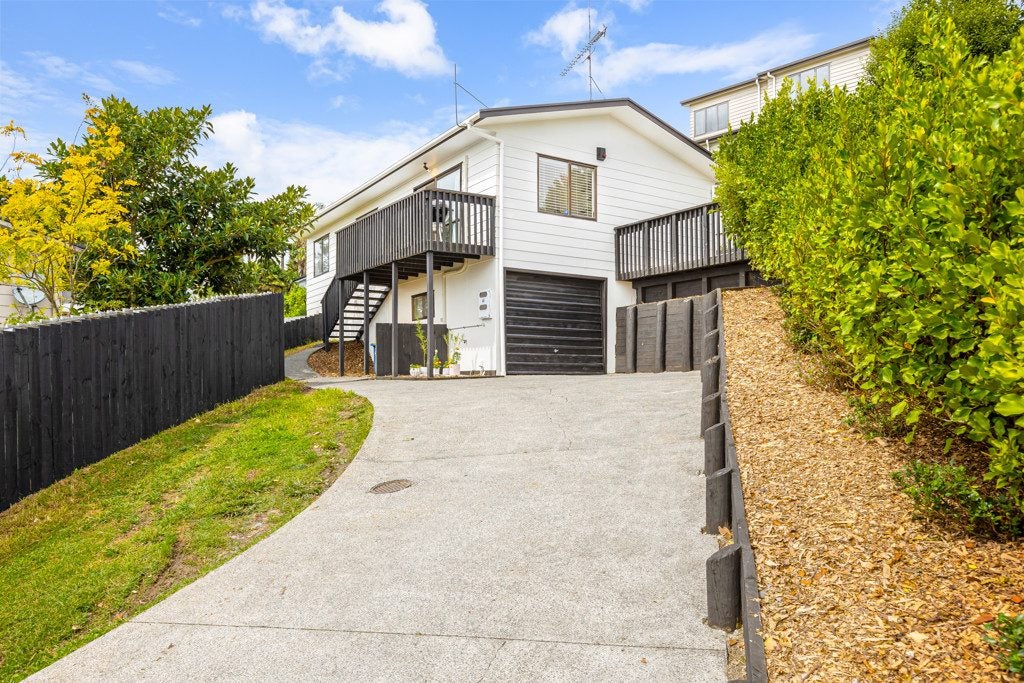 6A Garton Drive, Massey, Auckland - Carousel 1