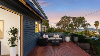 19 Peter Terrace, Castor Bay, Auckland - Carousel 1