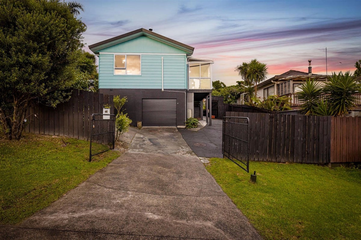 74 Keegan Drive, Massey, Auckland - Carousel 1