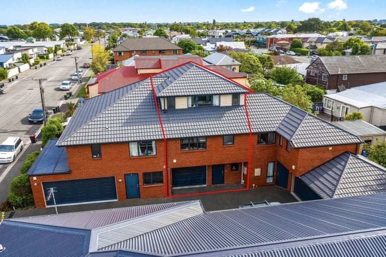 70B Packe Street, Edgeware, Christchurch - Carousel 2
