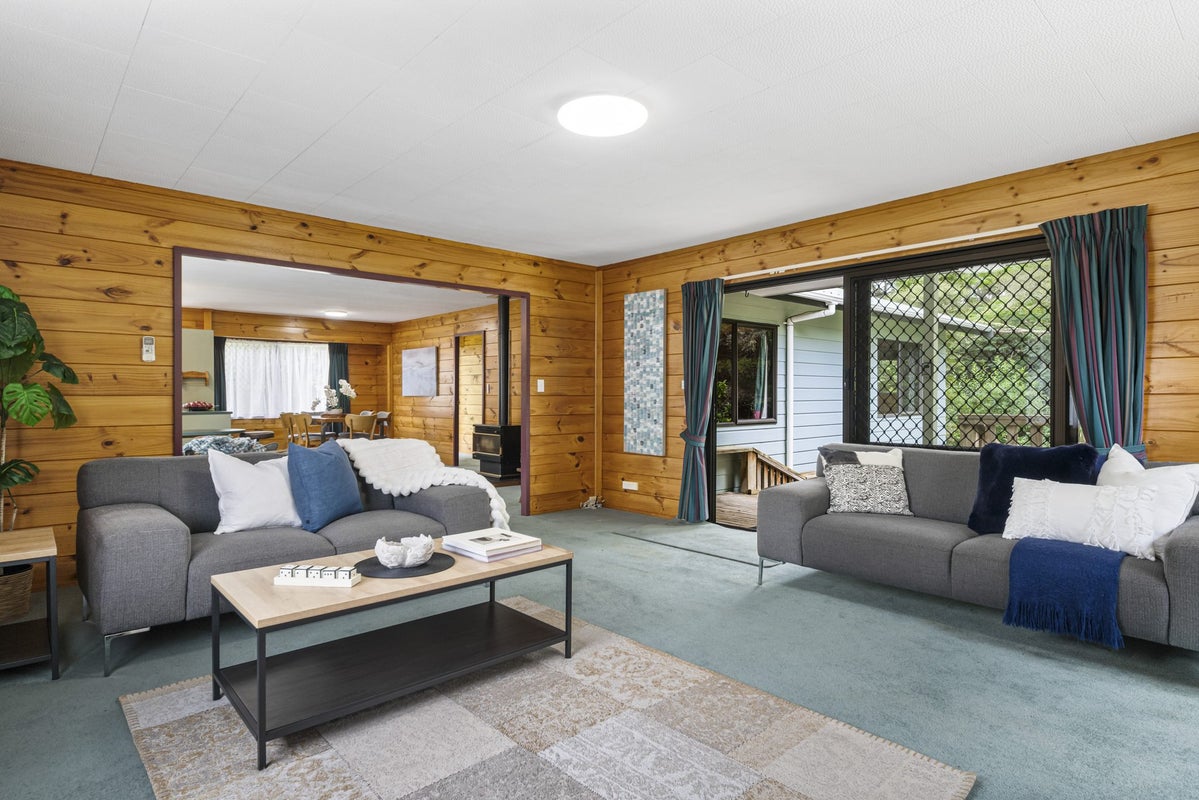 126 Laingholm Drive, Laingholm, Auckland - Carousel 1