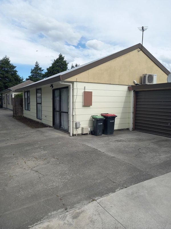 2/9 Defoe Place, Waltham, Christchurch - Carousel 1