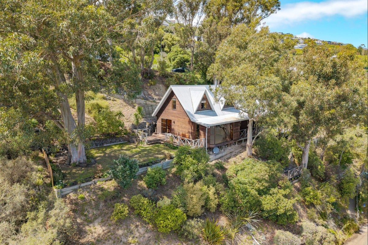 7 Cannon Hill Crescent, Mount Pleasant, Christchurch - Carousel 1