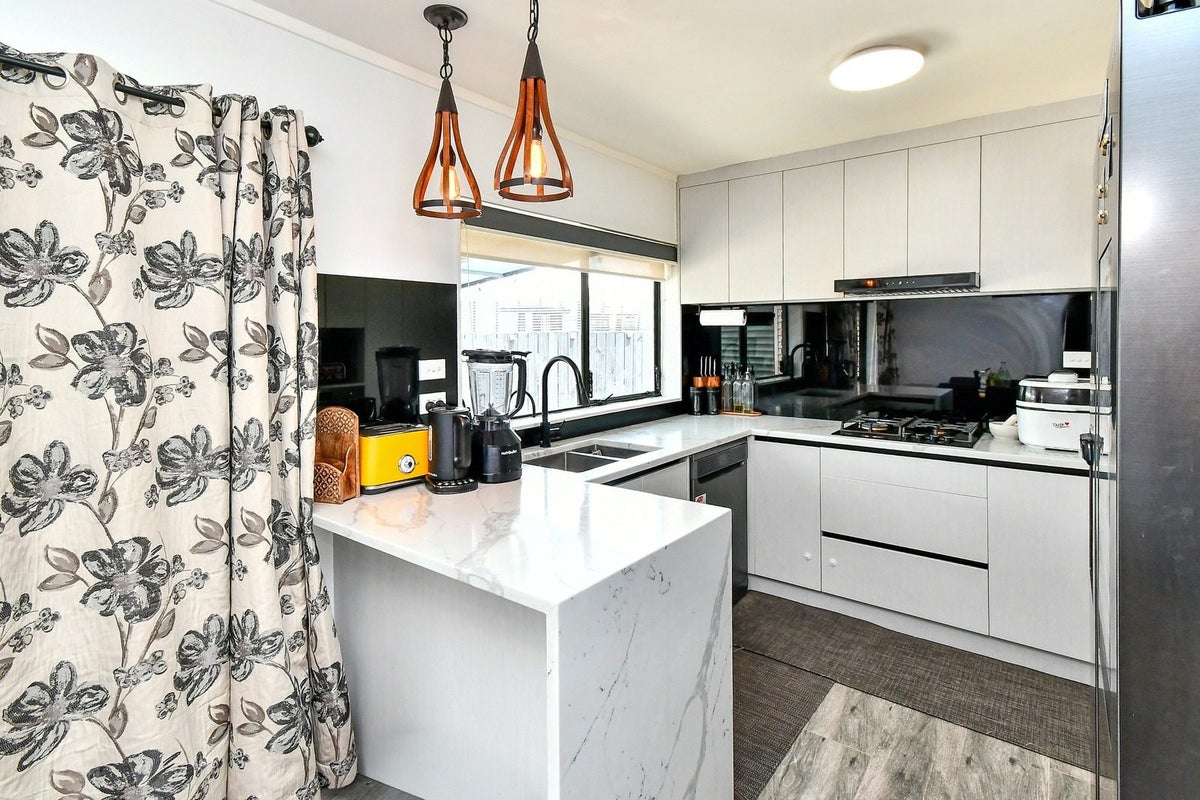 21 Rosemead Place, Randwick Park, Auckland - Carousel 2