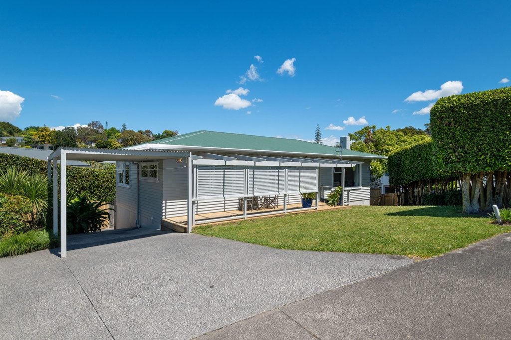 1/10 Philip Place, Hillcrest, Auckland - Carousel 2