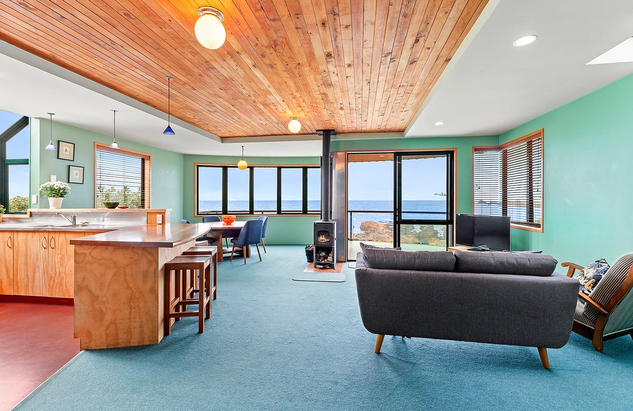 166 The Esplanade, Island Bay, Wellington - Carousel 2