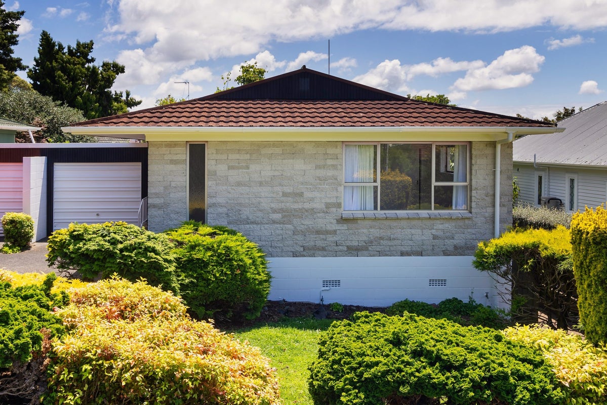 2/13 Violet Street, Mount Albert, Auckland - Carousel 2