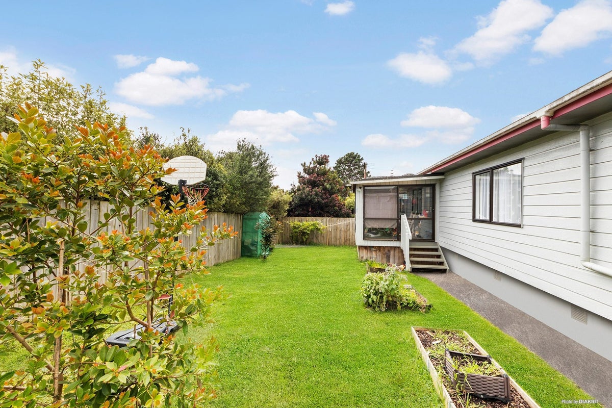 128A Lynwood Road, New Lynn, Auckland - Carousel 1