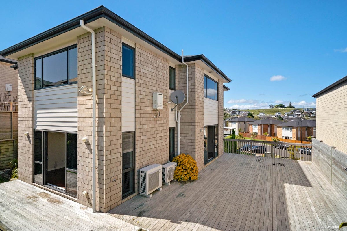 57 Sohlue Place, Oteha, Auckland - Carousel 1