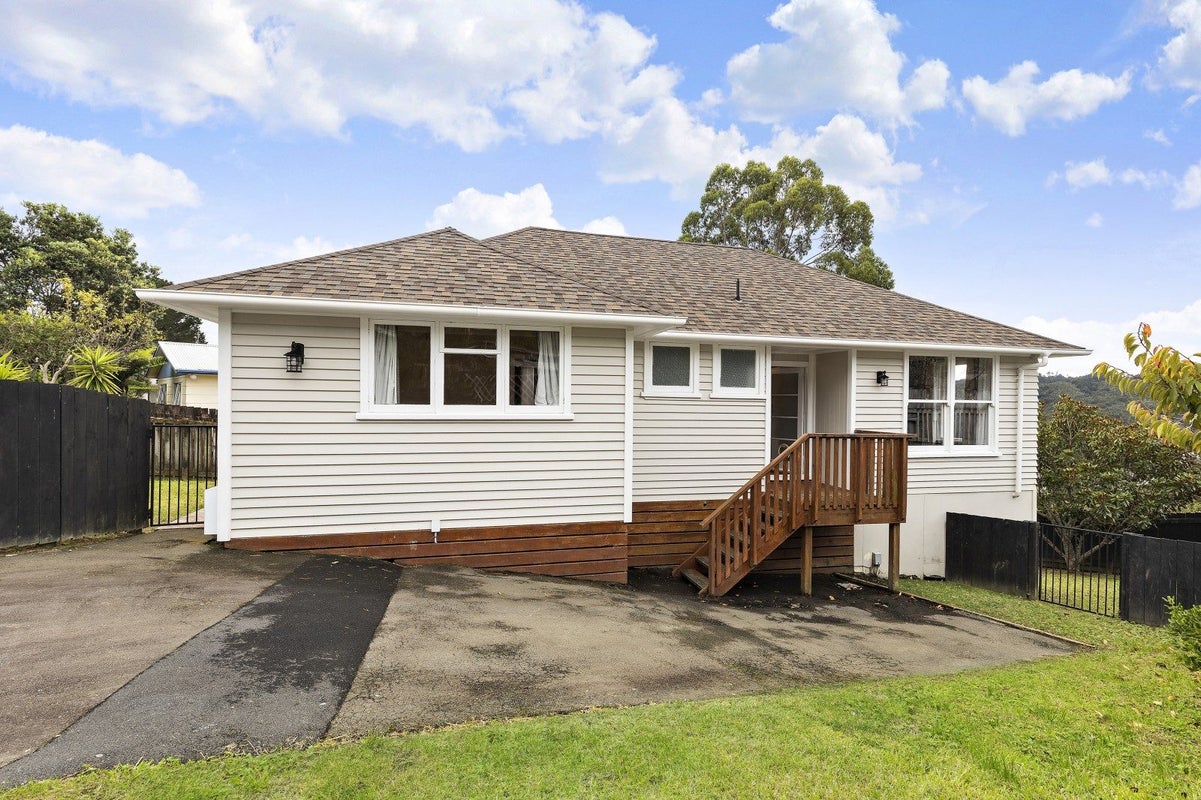 12 Fenchurch Grove, Stokes Valley, Lower Hutt - Carousel 2