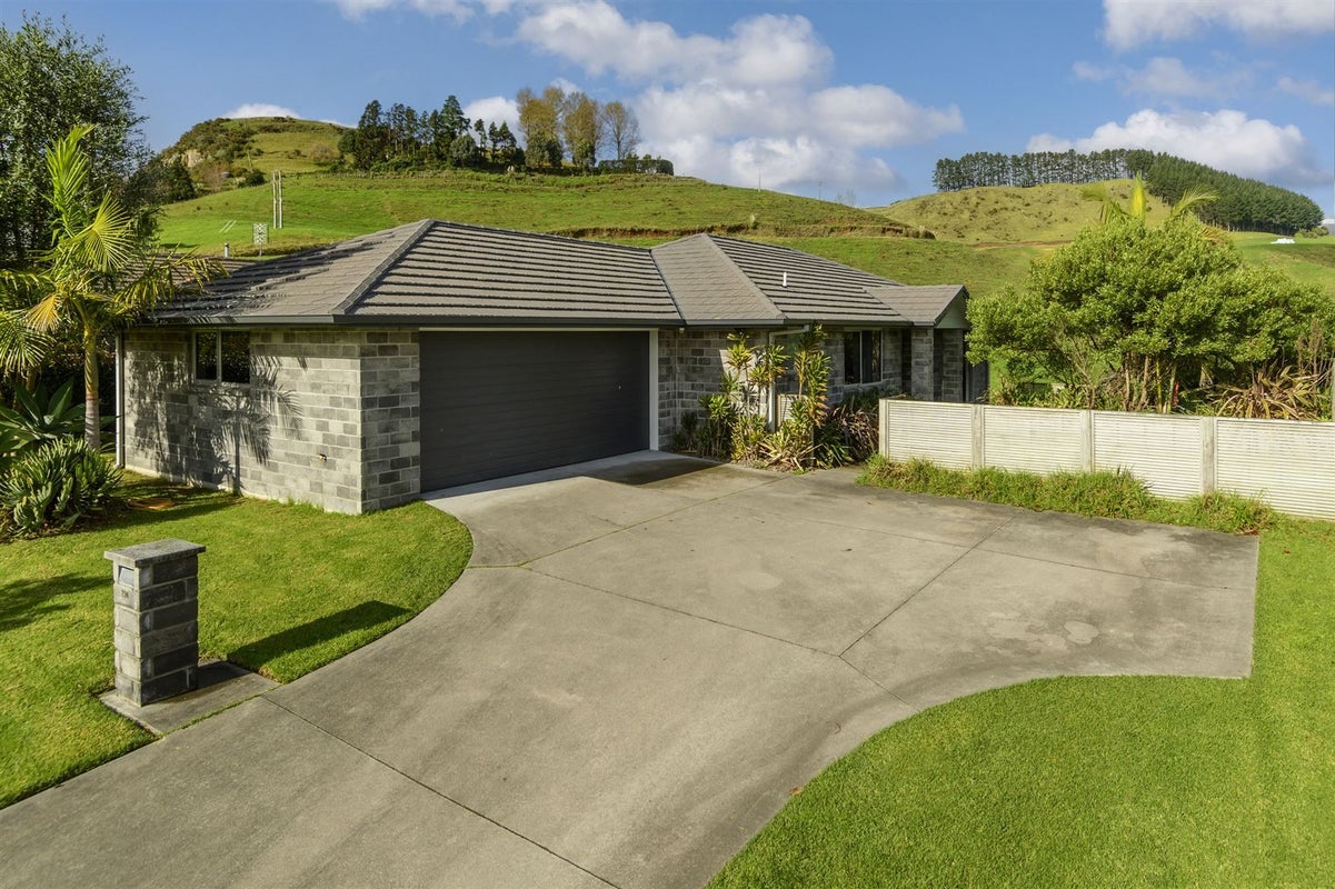 234 Ballintoy Park Drive, Welcome Bay, Tauranga - Carousel 2