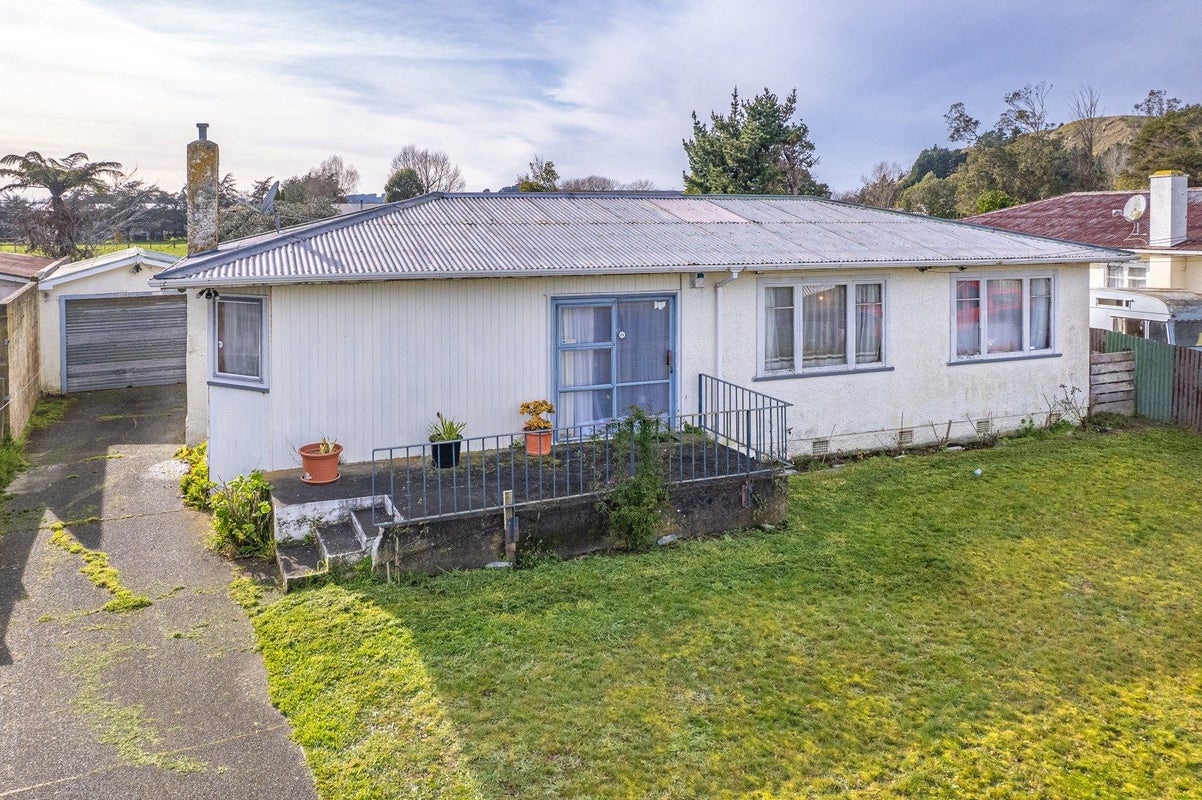 106 Talbot Street, Whanganui East, Whanganui - Carousel 1