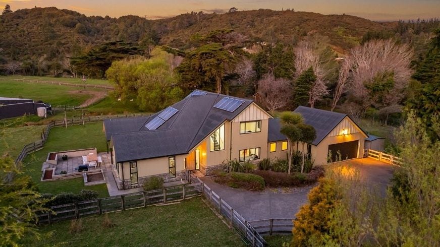 1031C Blue Mountains Road, Blue Mountains, Upper Hutt - Carousel 1