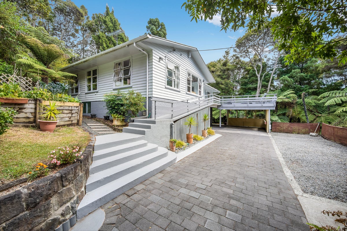 127 Konini Road, Titirangi, Auckland - Carousel 2