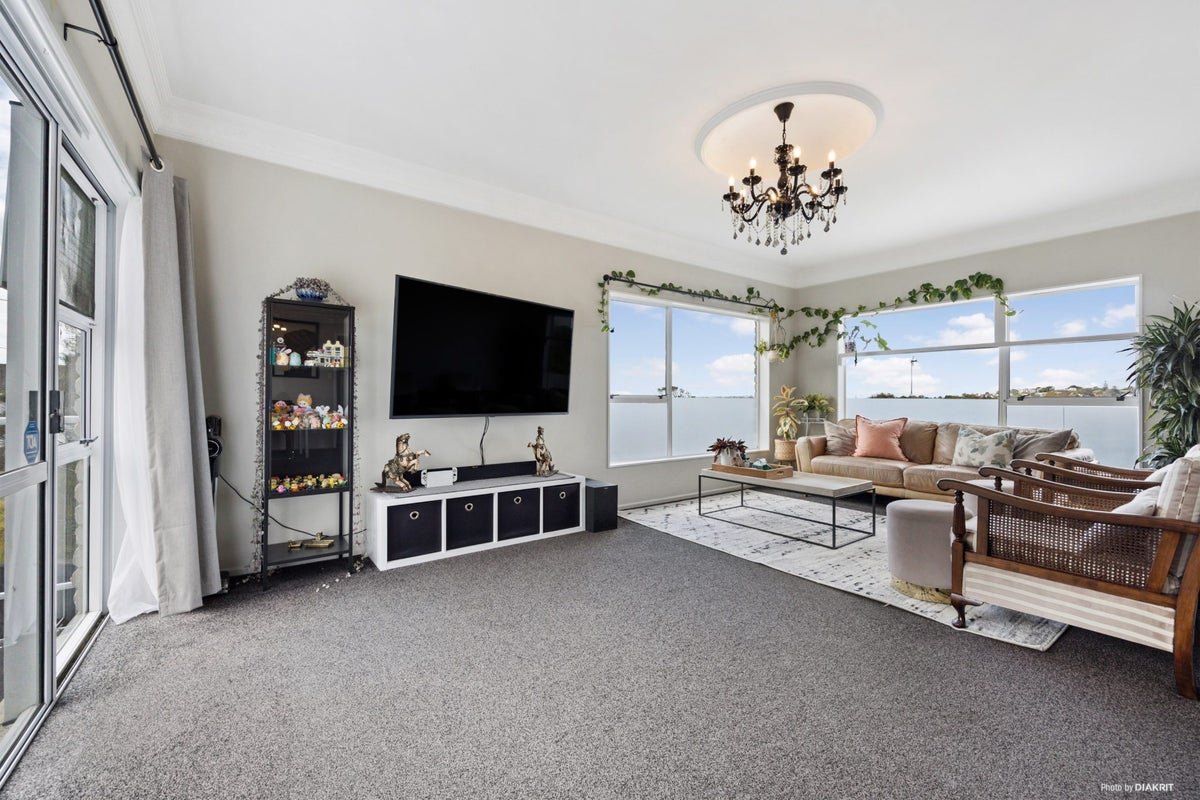 170 Titirangi Road, New Lynn, Auckland - Carousel 1