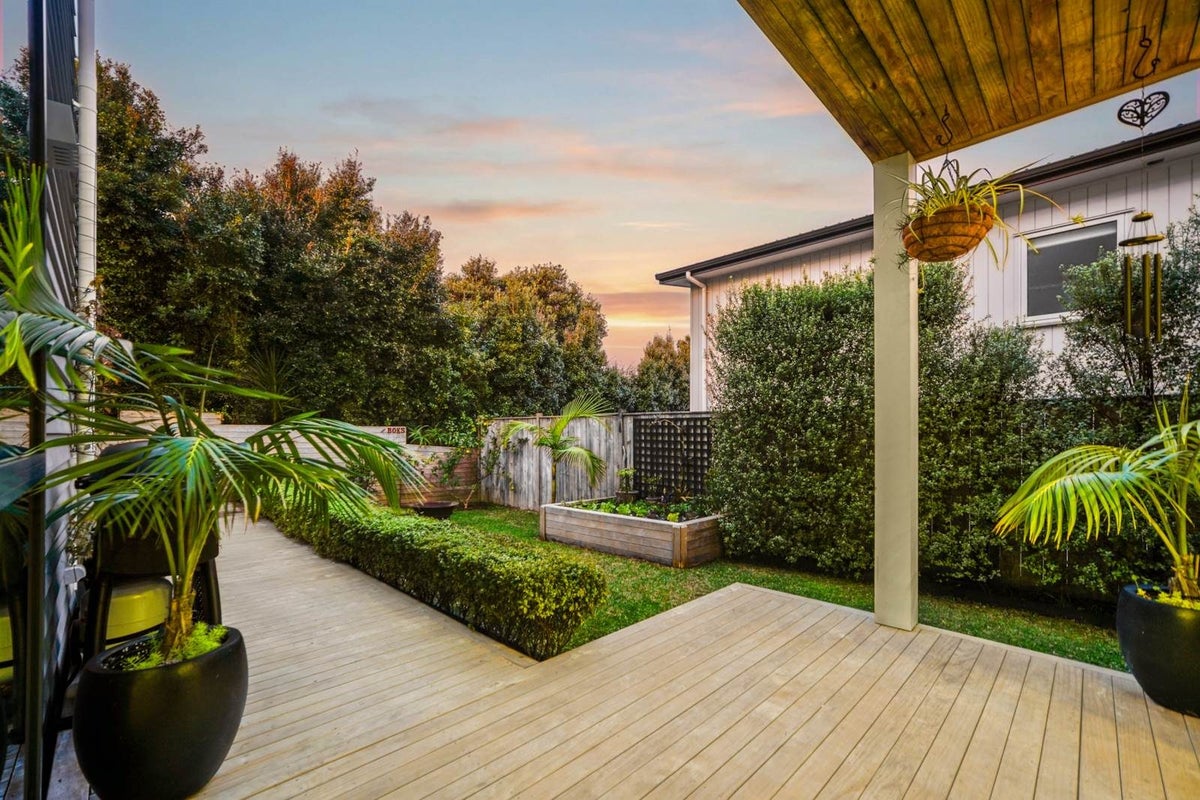 8 Carex Way, Long Bay, Auckland - Carousel 2