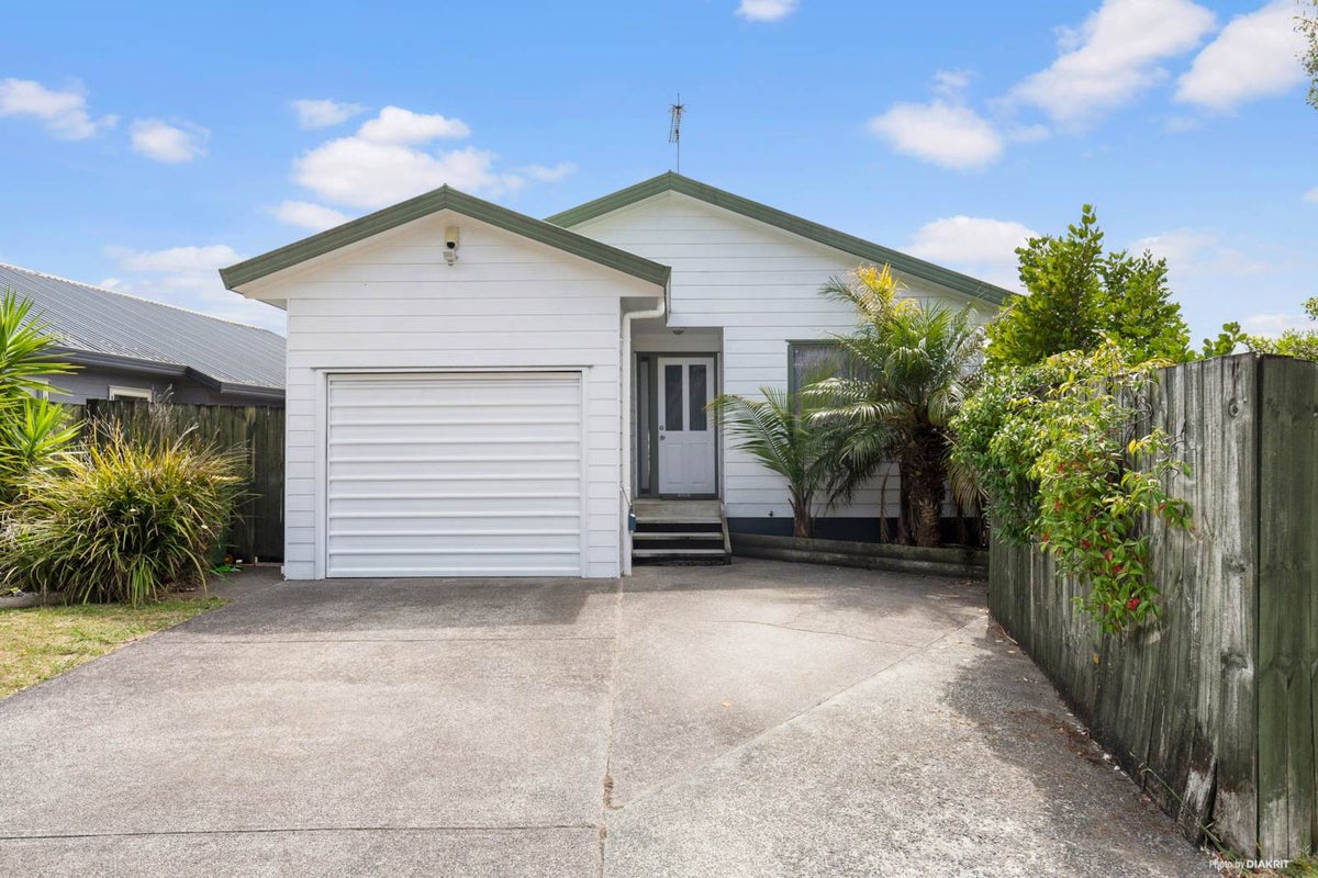 2/6 Romulus Place, Totara Vale, Auckland - Carousel 1