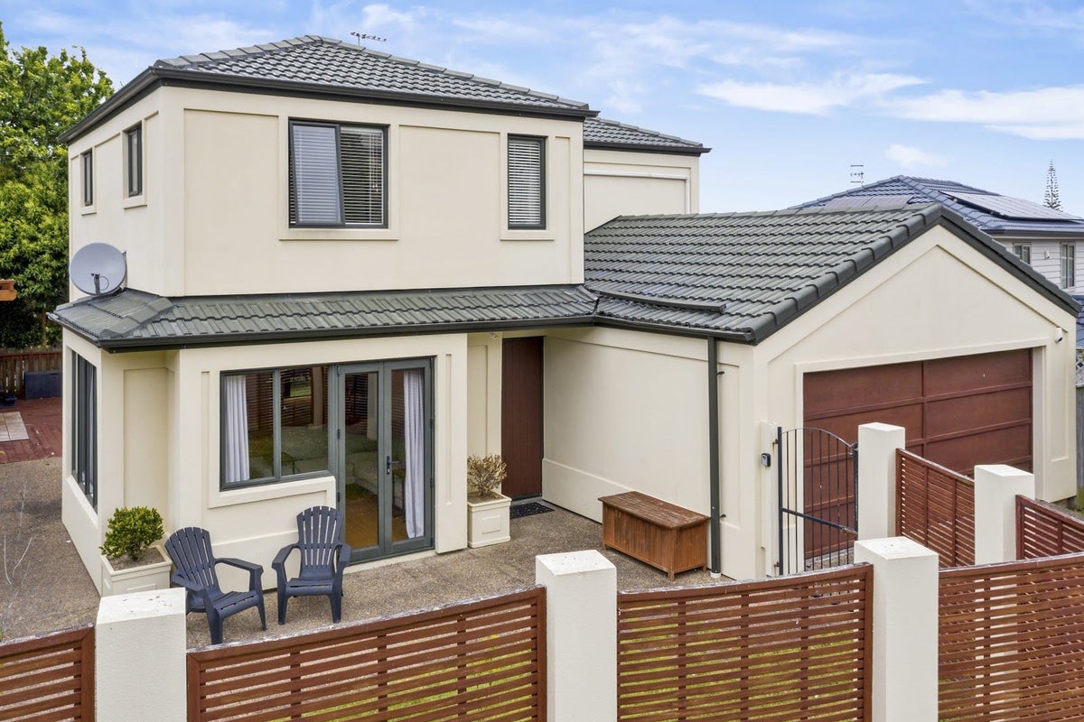 18 Belle Verde Drive, Sunnynook, Auckland - Carousel 1