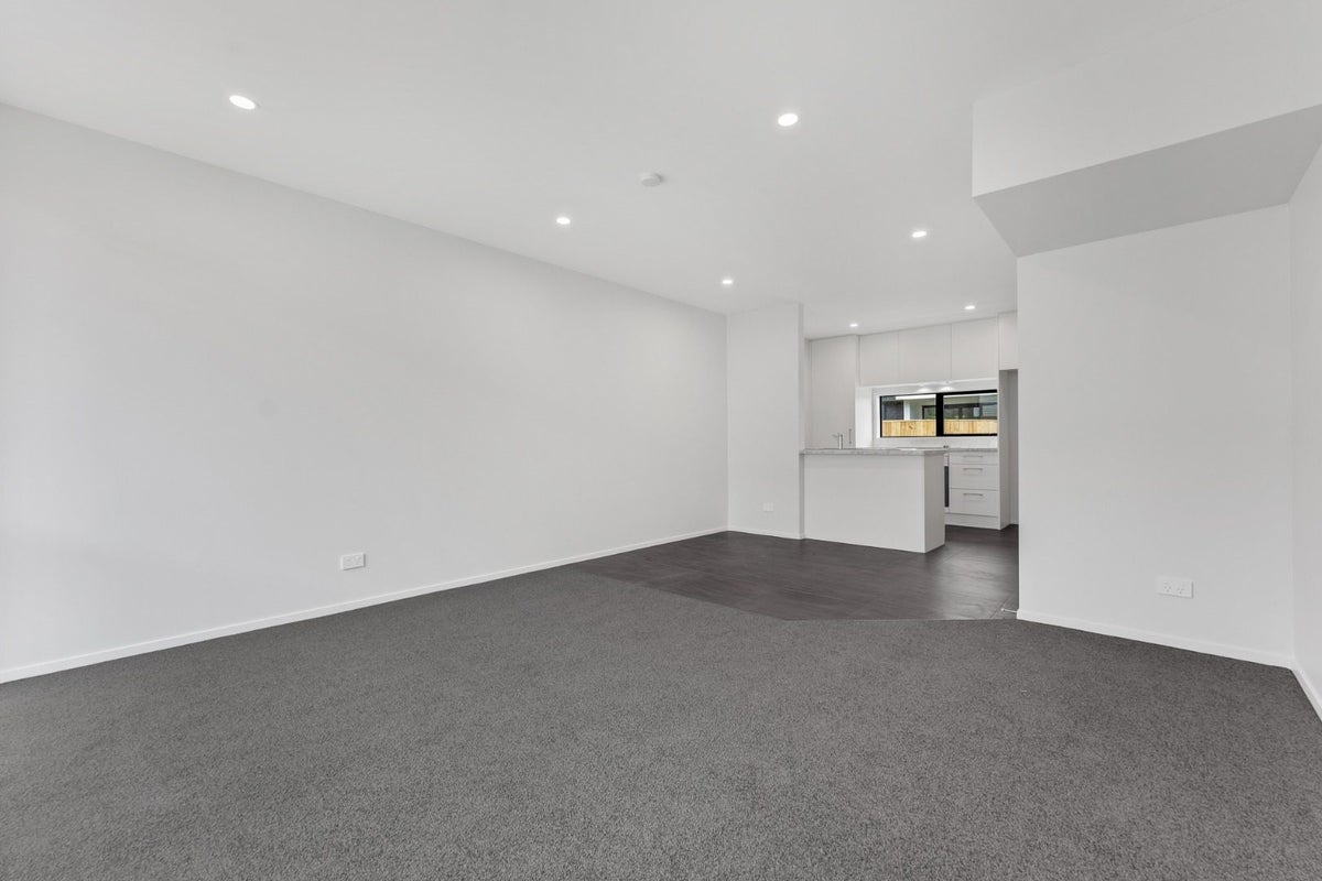 66D Royal View Road, Te Atatu South, Auckland - Carousel 2