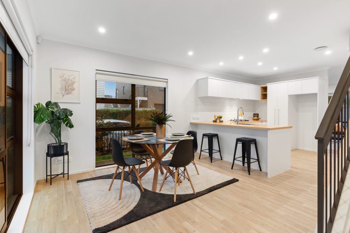 18 Pepene Avenue, Conifer Grove, Papakura, Auckland - Carousel 1