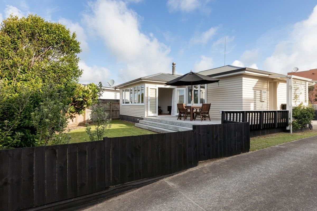1018A Papamoa Beach Road, Papamoa Beach, Papamoa - Carousel 1