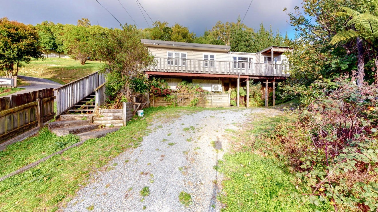 1 Te Ara o Tahumate, Stokes Valley, Lower Hutt - Carousel 1