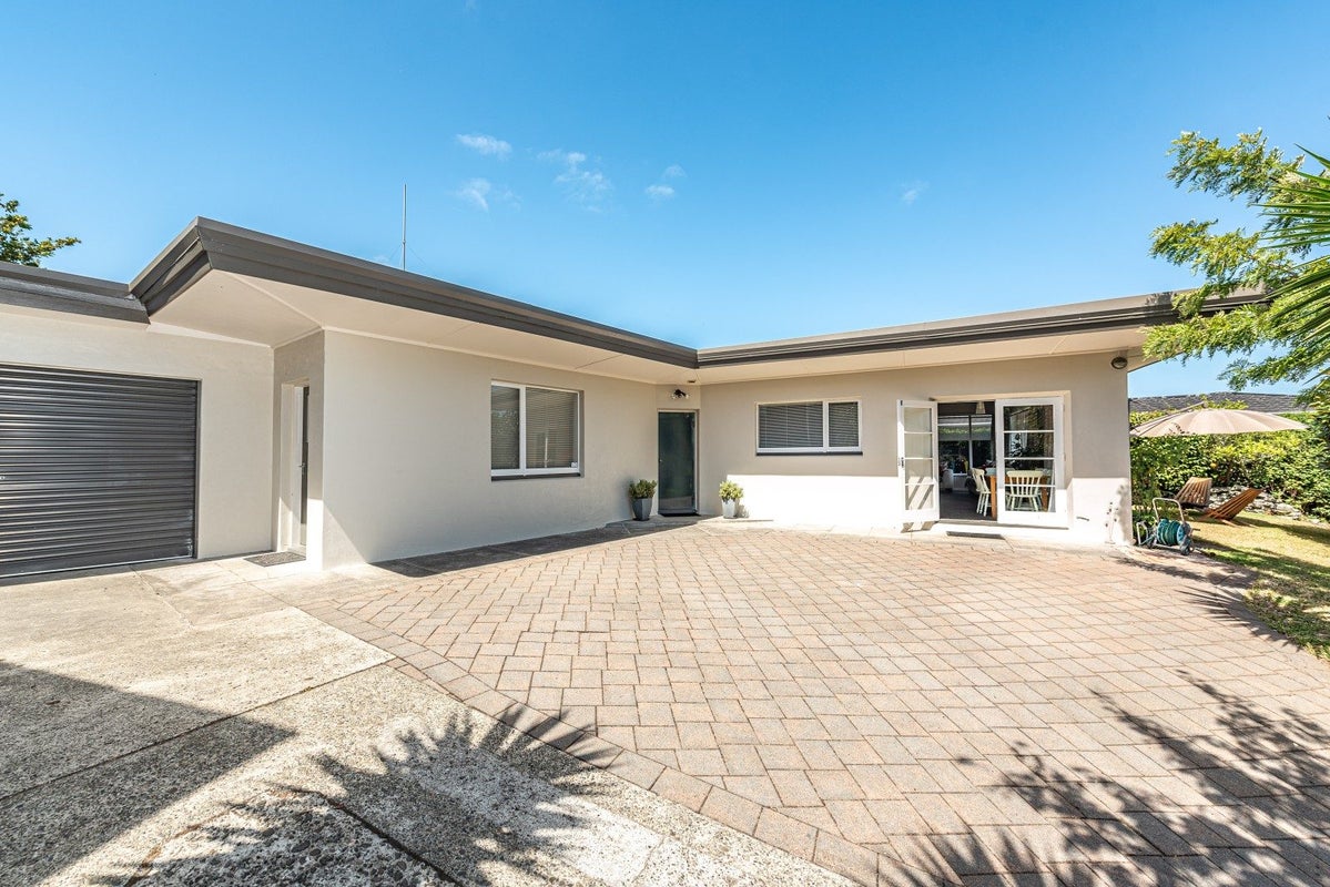 4 Bristow Street, Saint Johns Hill, Whanganui - Carousel 1
