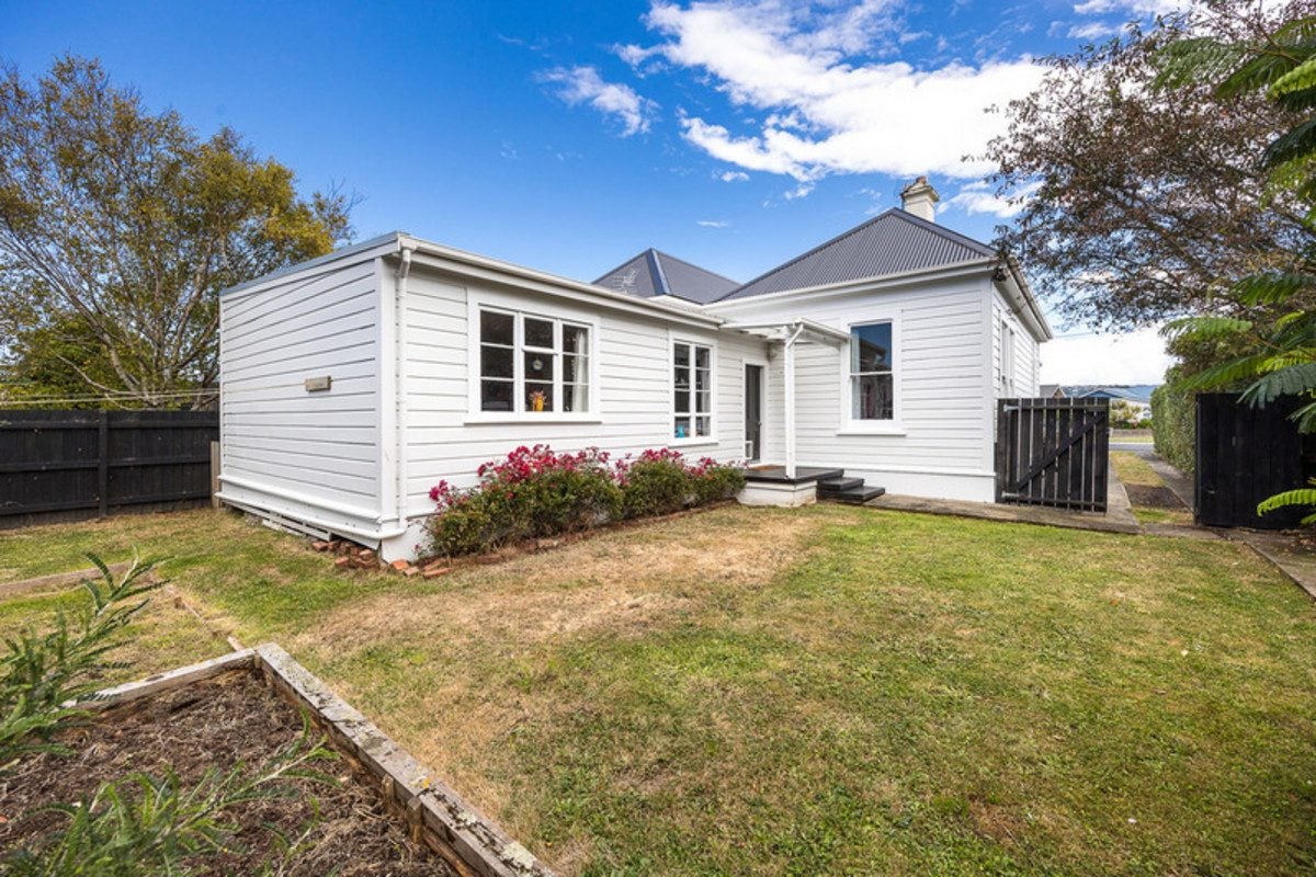 23 Royal Crescent, Saint Kilda, Dunedin - Carousel 1