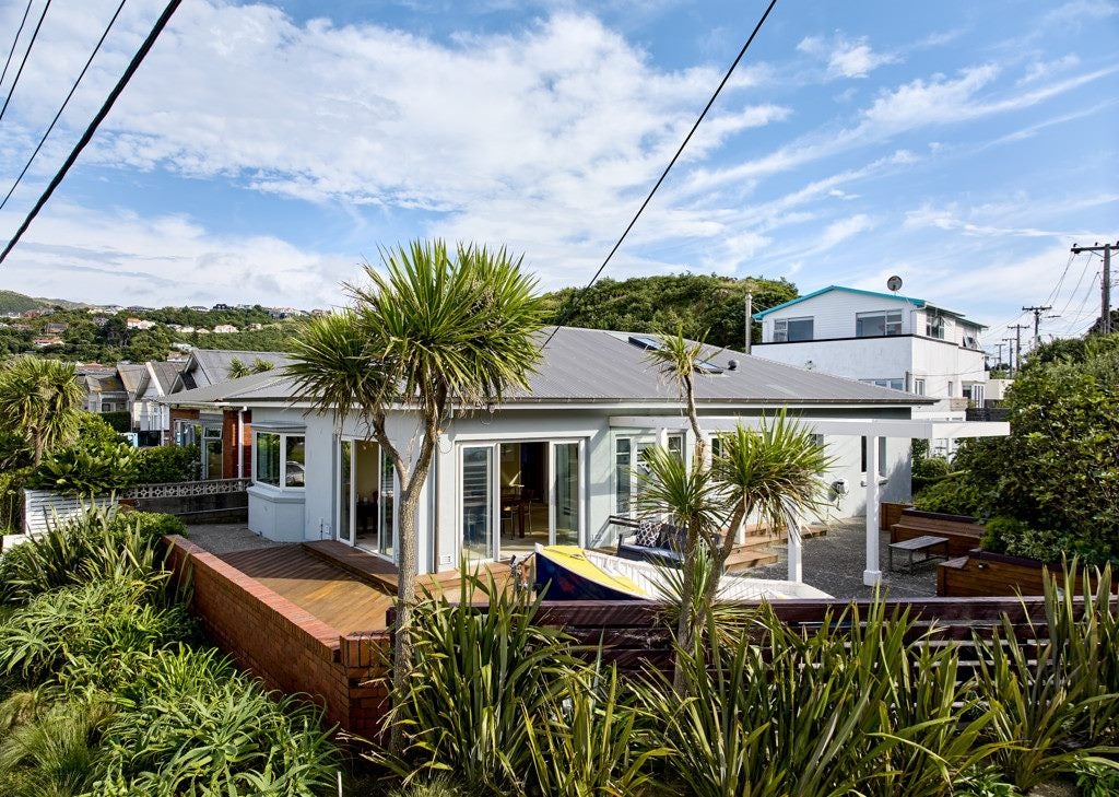 42 Brighton Street, Island Bay, Wellington - Carousel 1