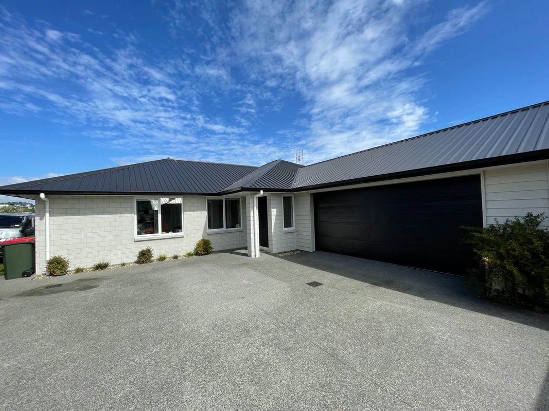 143 Seventh View Avenue, Beachlands, Auckland - Carousel 1