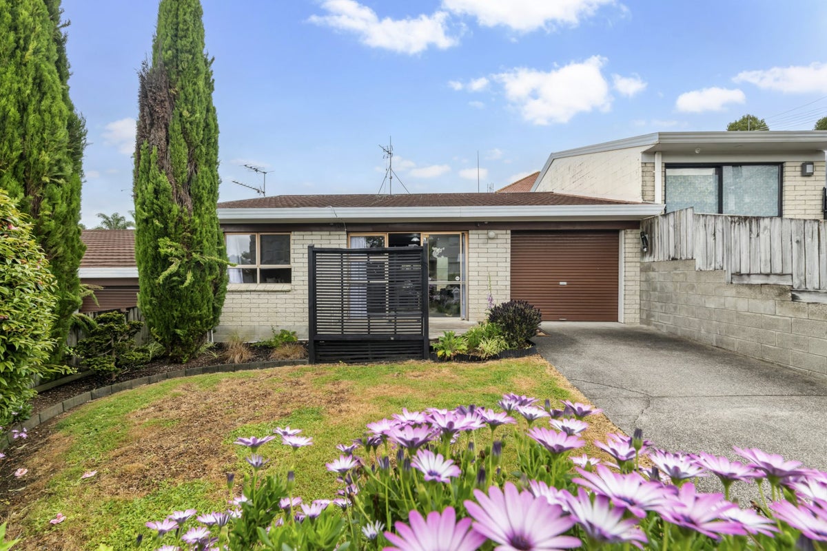 2/14 Menary Street, Papakura, Papakura, Auckland - Carousel 2