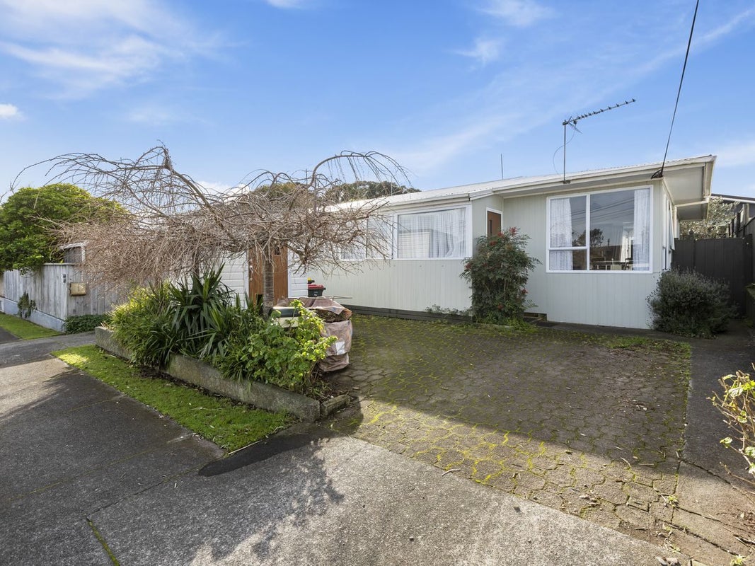 2/6 Omata Road, Westown, New Plymouth - Carousel 1