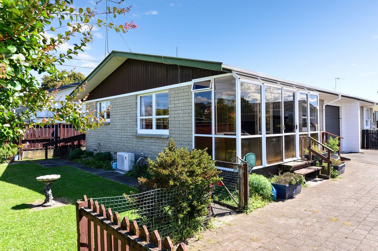 13A Lewis Street, Glenview, Hamilton - Carousel 1