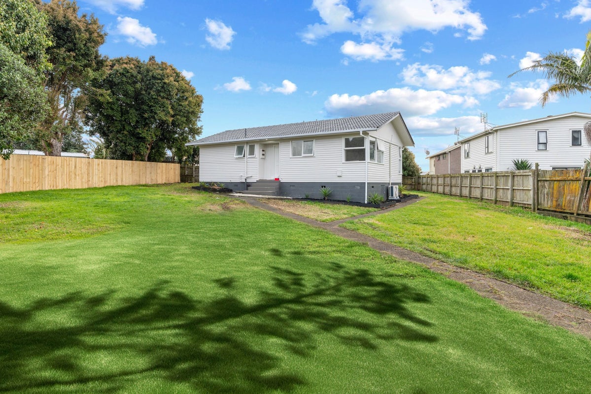 21 Dalry Place, Mangere Bridge, Auckland - Carousel 1