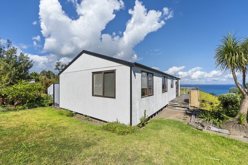 38 Ocean View Crescent, Rakino Island, Auckland - Carousel 1