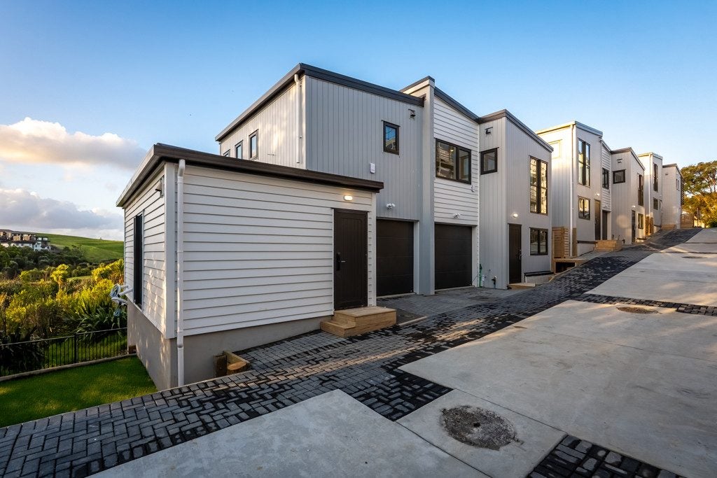 6/1090 Beach Road, Torbay, Auckland - Carousel 1