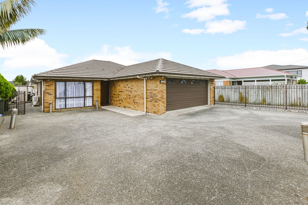 32 Avis Avenue, Papatoetoe, Auckland - Carousel 1