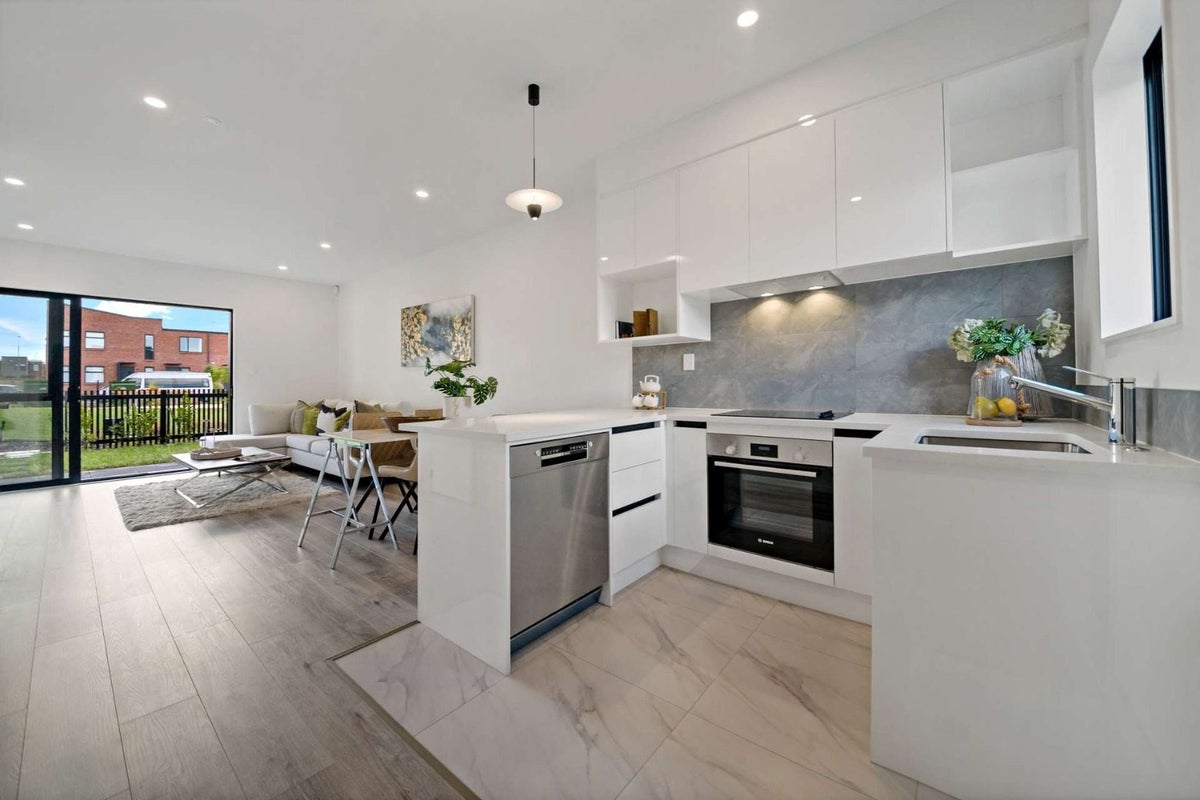 10 Hokoteta Street, Mount Wellington, Auckland - Carousel 1