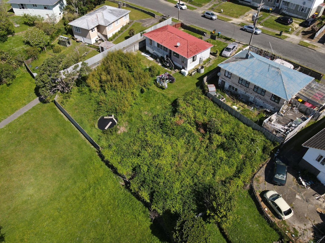 47 Leicester Street, Cannons Creek, Porirua - Carousel 2