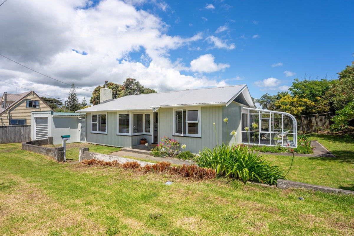 3 Koromiko Street, Otaki Beach, Otaki - Carousel 1